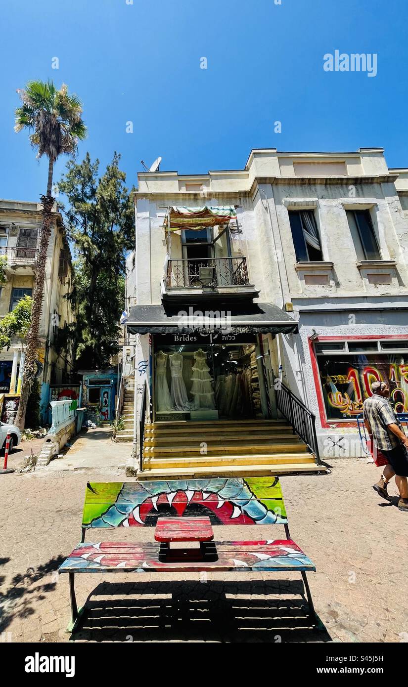 Spaziergang durch Nahalat Binyamin Viertel in Tel Aviv, Israel. Stockfoto