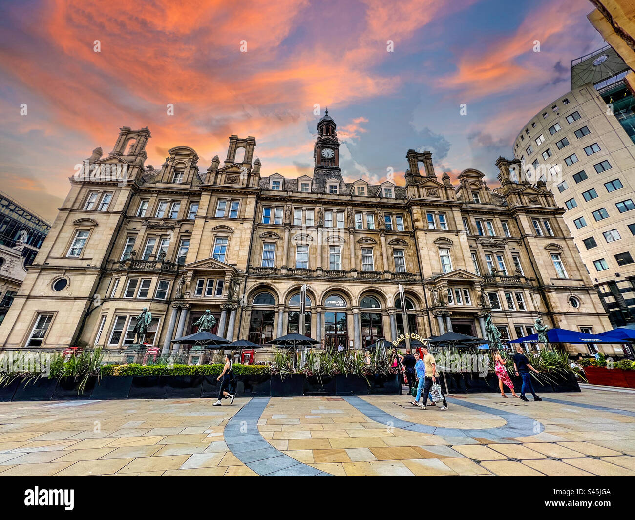 Denkmalgeschützte Gebäude der Kategorie 2 am Leeds City Square Stockfoto