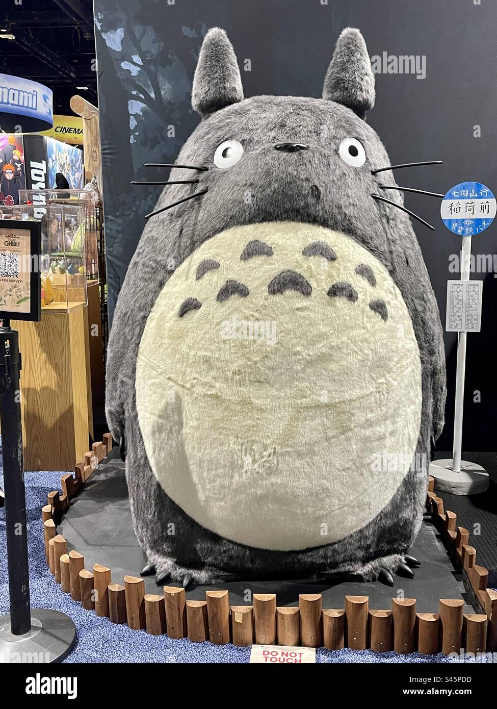 Tamagotchi-Ausstellung im San Diego Convention Center während des Comic Con Day 1 am 20. Juli 2023. - Smartphone-aufgenommenes Stockfoto