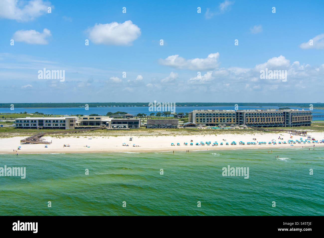 Blick aus der Vogelperspektive auf den Strand in Gulf Shores, Alabama Stockfoto