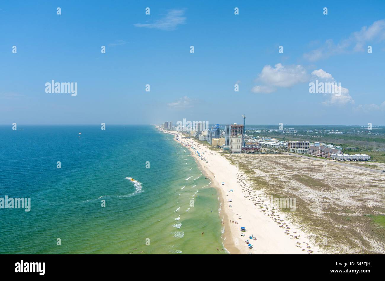 Blick aus der Vogelperspektive auf den Strand von Gulf Shores, Alabama Stockfoto