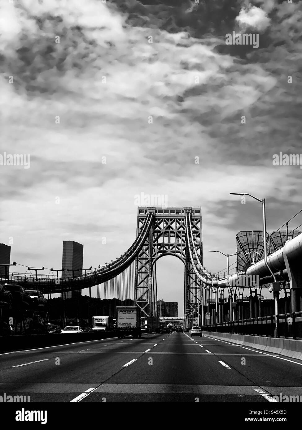 Brooklyn Bridge, Highway, New York. - Smartphone-aufgenommenes Stockfoto