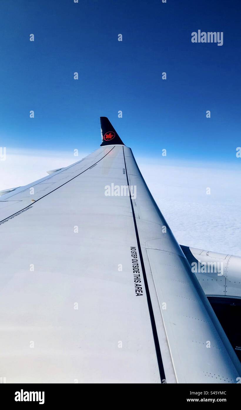 Draußen über den Flügel. - Smartphone-aufgenommenes Stockfoto