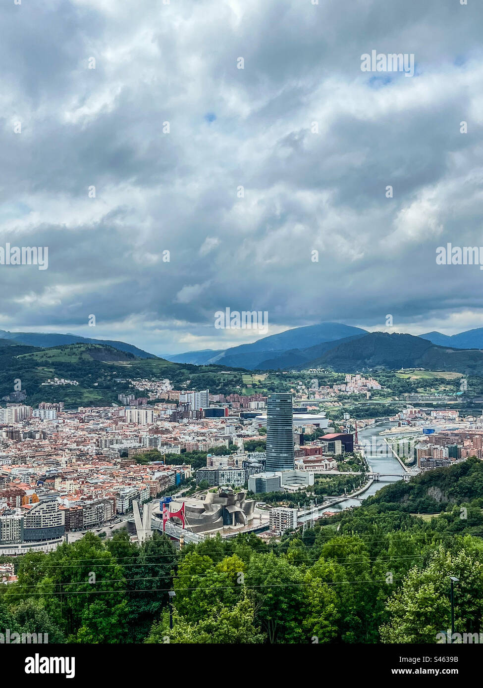 bilbao vom Berg artxanda in Spanien - Smartphone-aufgenommenes Stockfoto