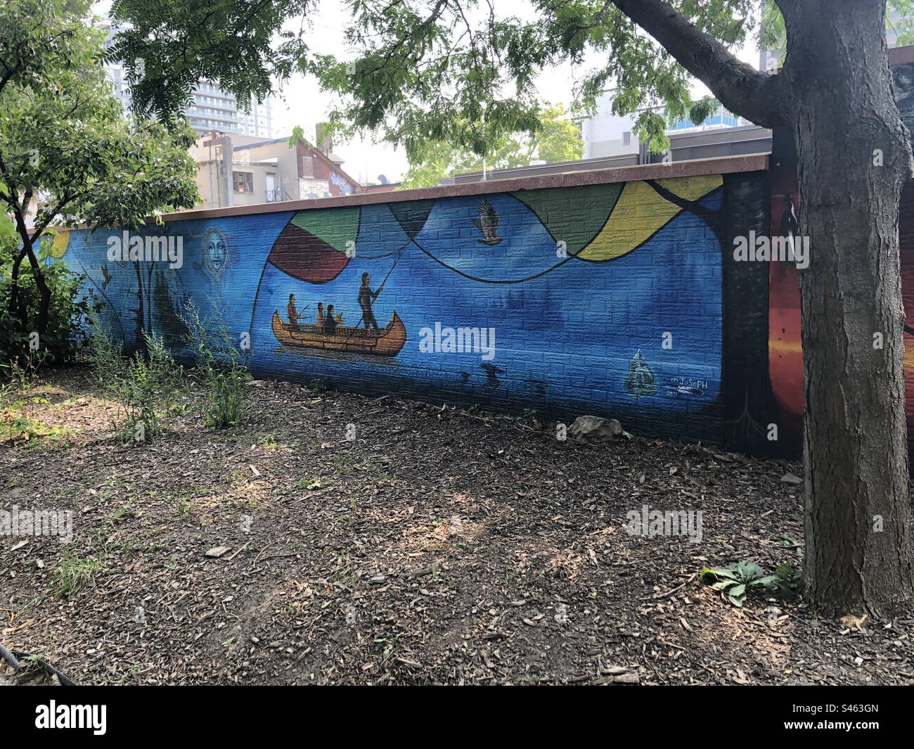 Ein Straßengemälde im Freien in Toronto, Kanada. - Smartphone-aufgenommenes Stockfoto