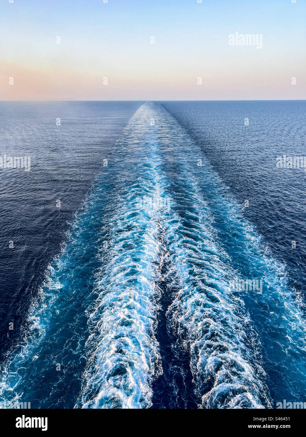 Wache eines Kreuzfahrtschiffs im Atlantik Stockfoto