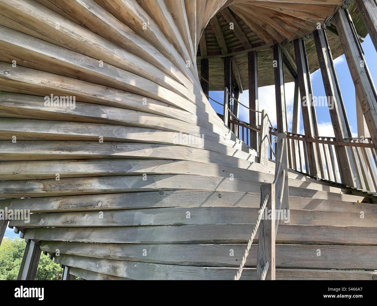 Hölzerne Treppen im Sauvabelin Tower Lausanne Stockfoto