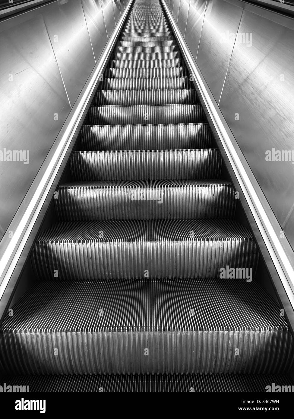 Rolltreppe auf Rohr Stockfoto