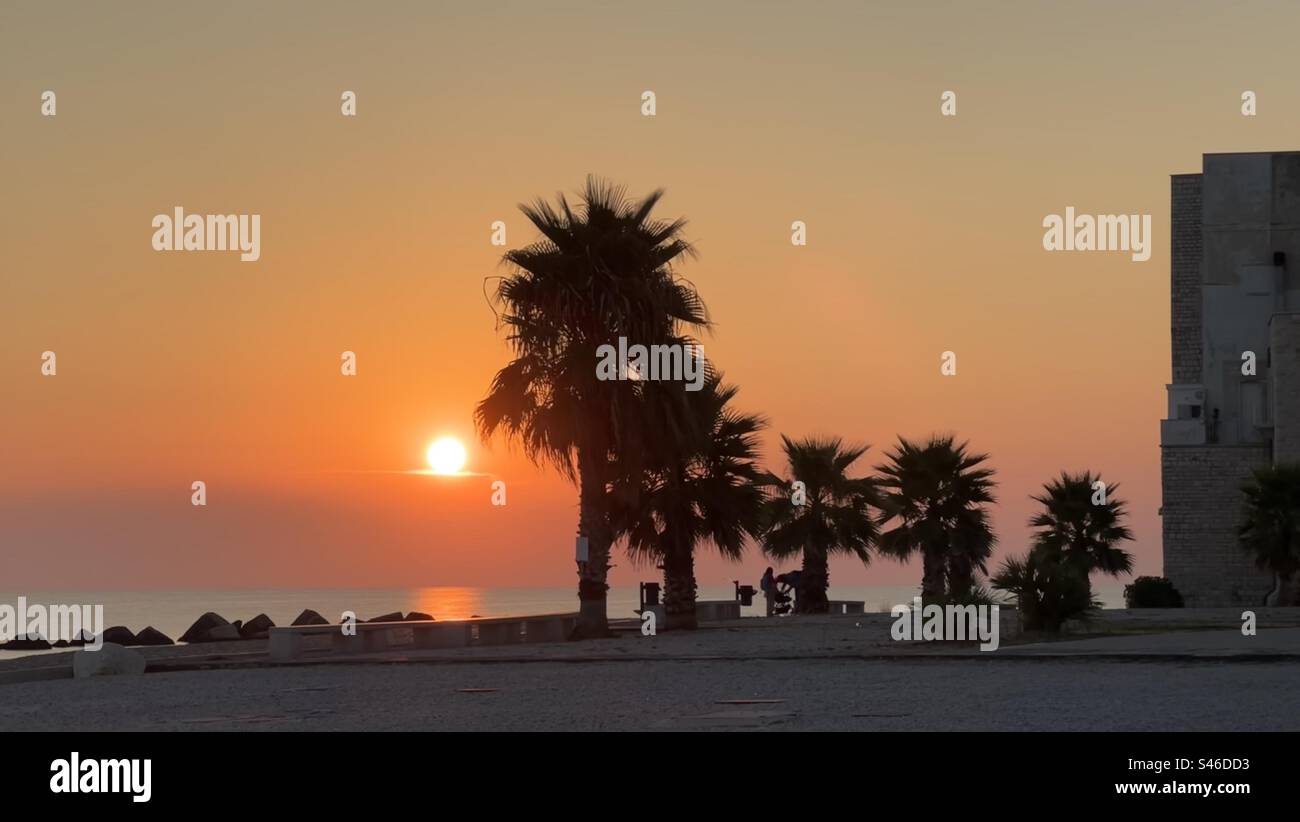 Alba nel centro storico di Molfetta (Italia) Stockfoto