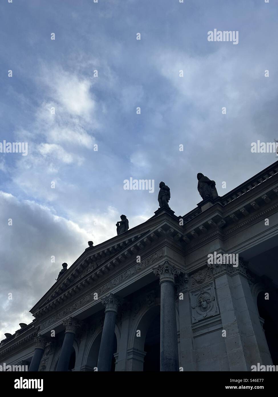 Wenn Sie ein Träumer sind, können Sie auf der Suche nach einem besseren Ort in den Himmel schauen Stockfoto