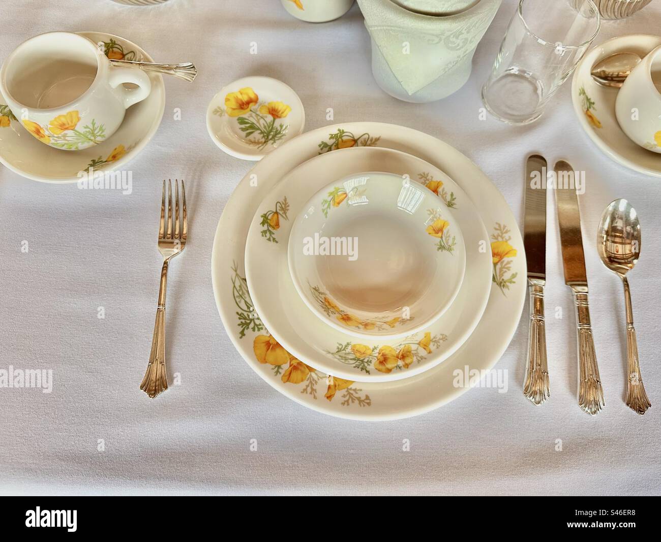 California Poppy Pattern china war einst Standard in Speisewagen der Atchison, Topeka & Santa Fe Railway. Stockfoto