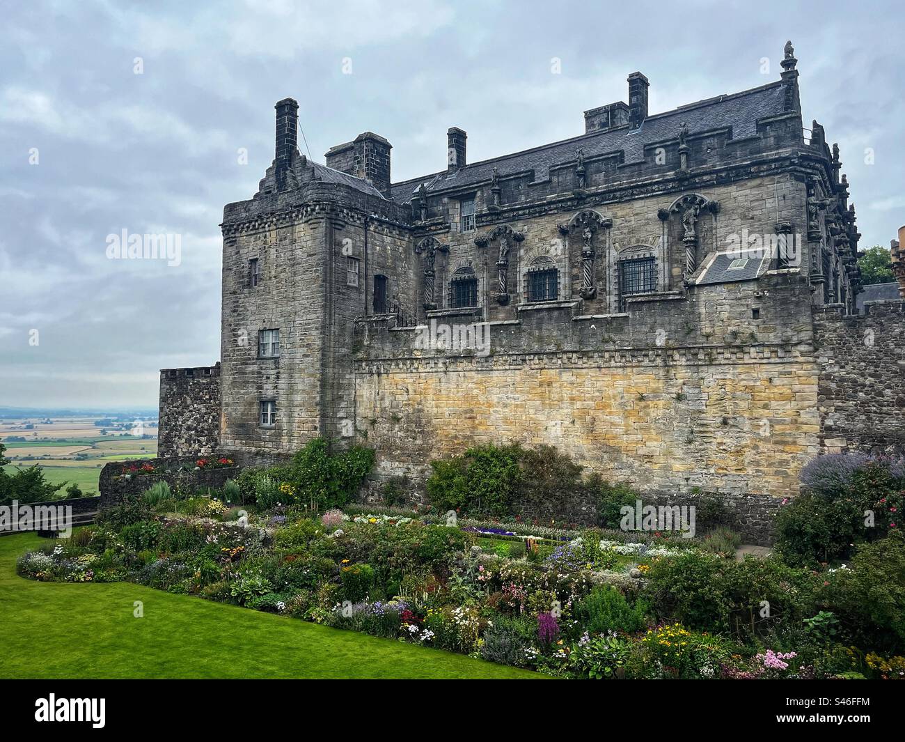 Stirling Castle in Schottland. Stirling Castle war der Schlüssel zum Königreich Schottland und überragte einen riesigen vulkanischen Felsen über dem Fluss Forth am Treffpunkt zwischen Lowlands und Highlands. Stockfoto