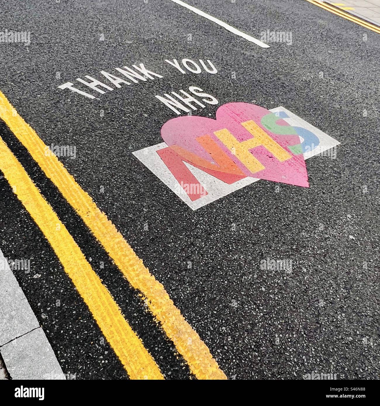 NHS danke auf london Street gemalt Stockfoto