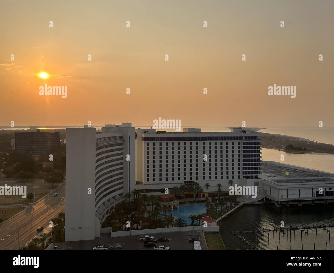 Sonnenaufgang über Hard Rock Casino und Resort August 2023 Biloxi, Mississippi Stockfoto