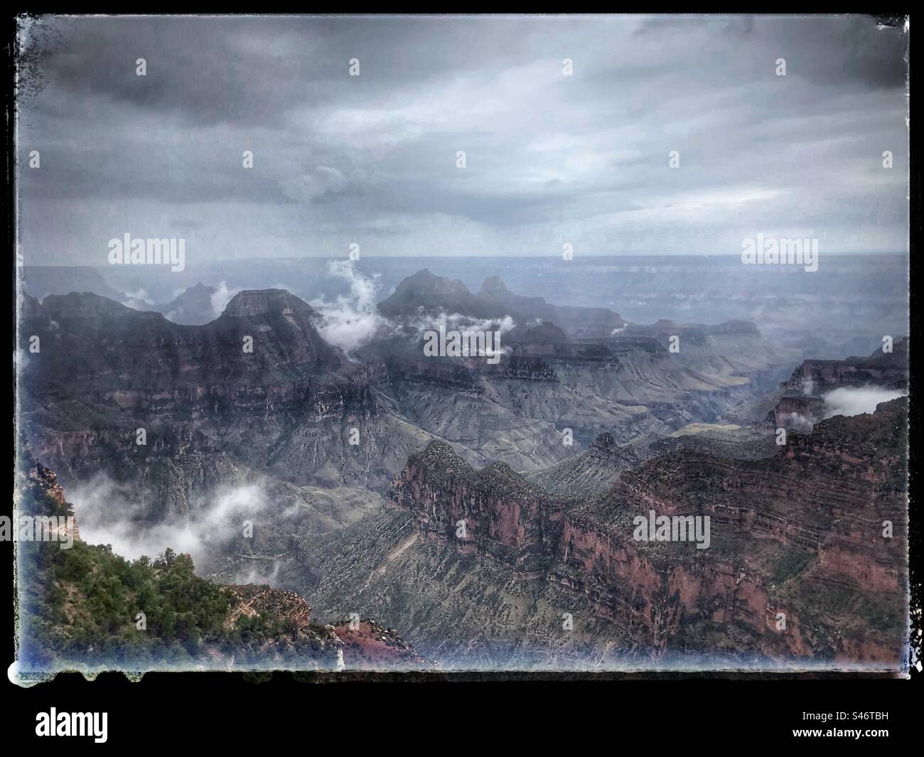 Sturm nähert sich dem Nordrand des Grand Canyon - Smartphone-aufgenommenes Stockfoto