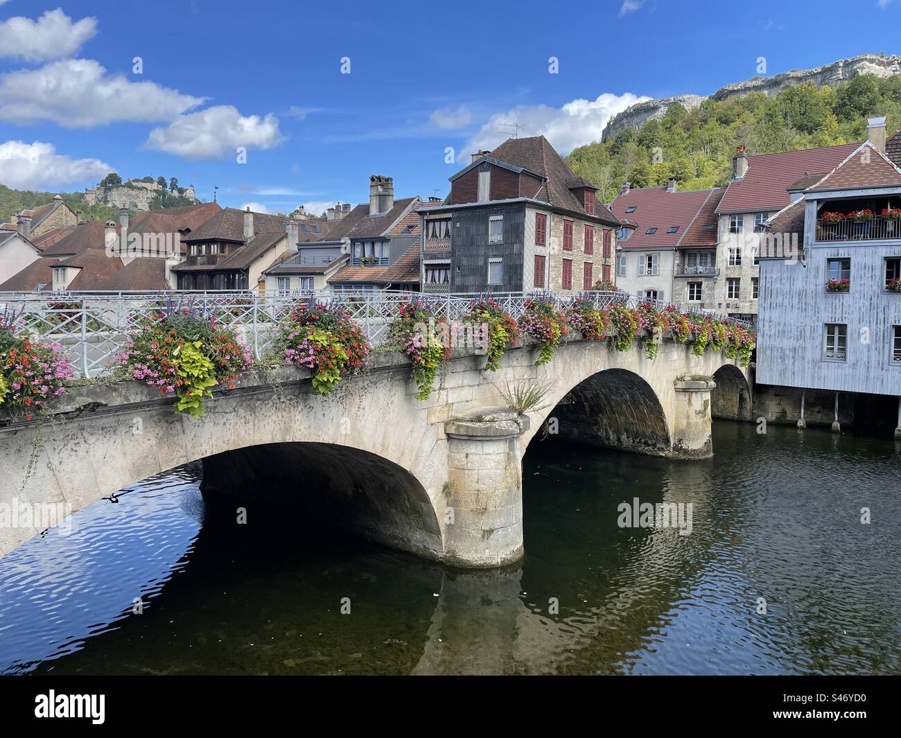 Ornans am Fluss La Loue, Jura, Frankreich Stockfoto