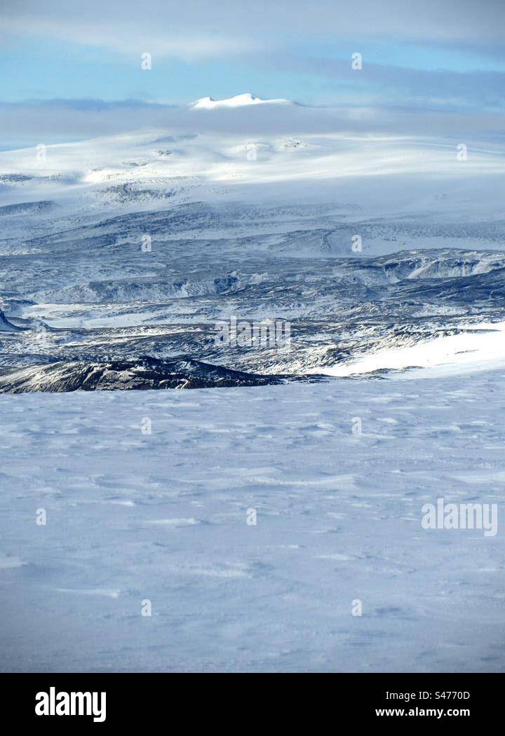 Blick auf den Eyjafjallajökull-Vulkan auf dem Myrdalsjökull-Gletscher - Schneemobil-Tour in Island Stockfoto