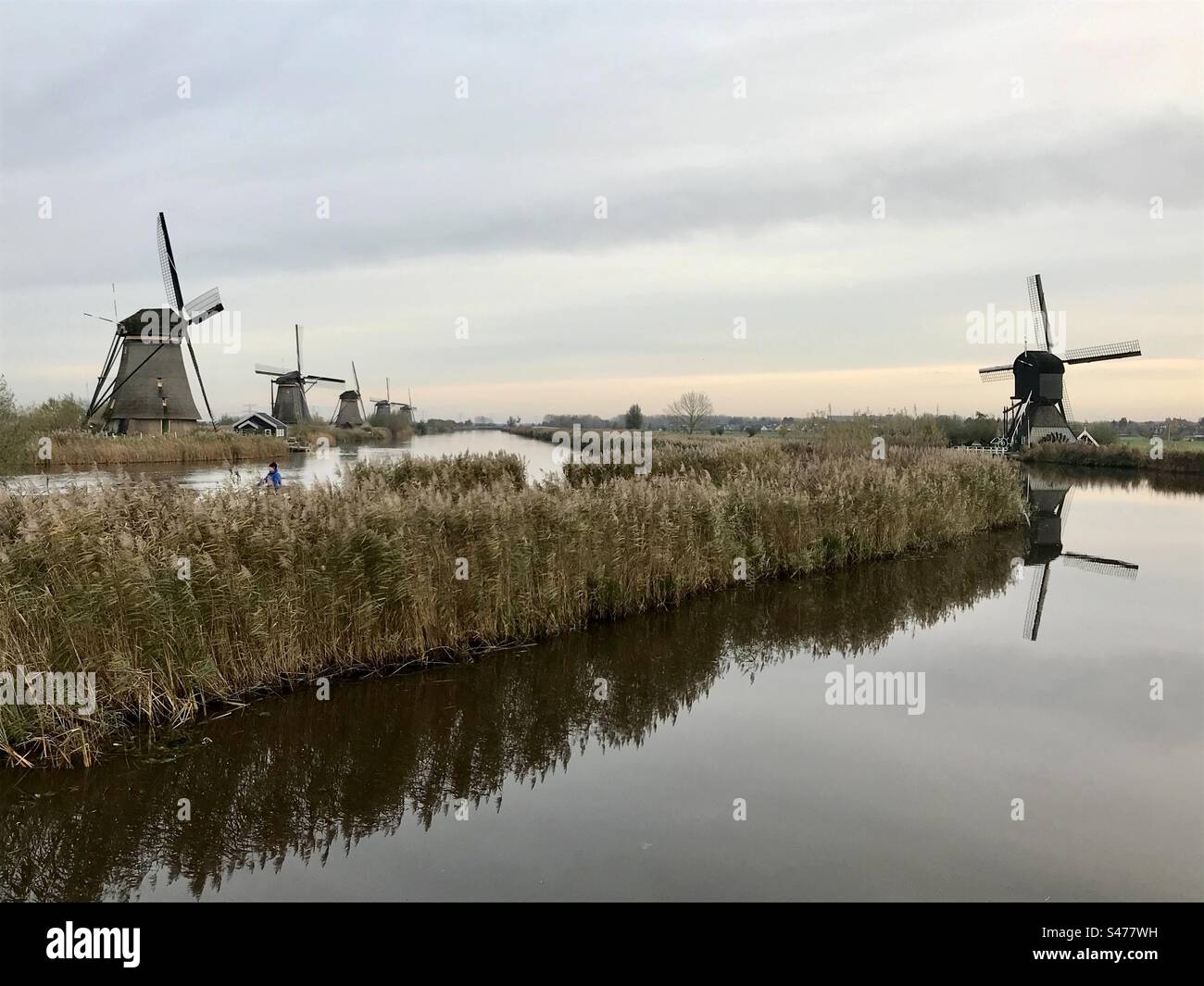 Niederländische Windmühlen von Kinderdijk - Smartphone-aufgenommenes Stockfoto