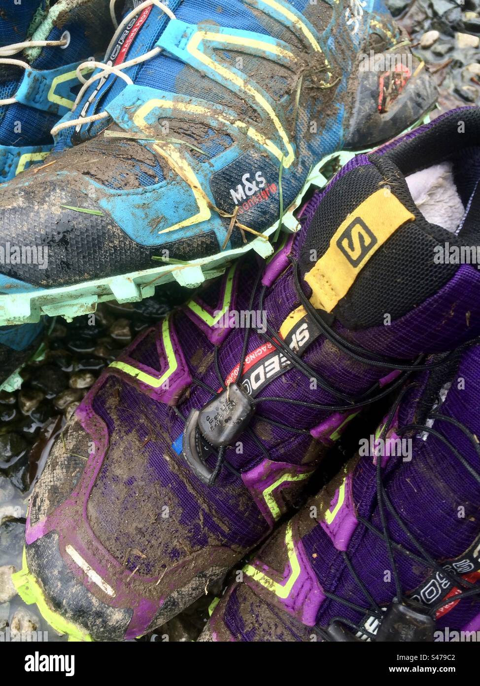 Trail-Laufschuhe - Smartphone-aufgenommenes Stockfoto