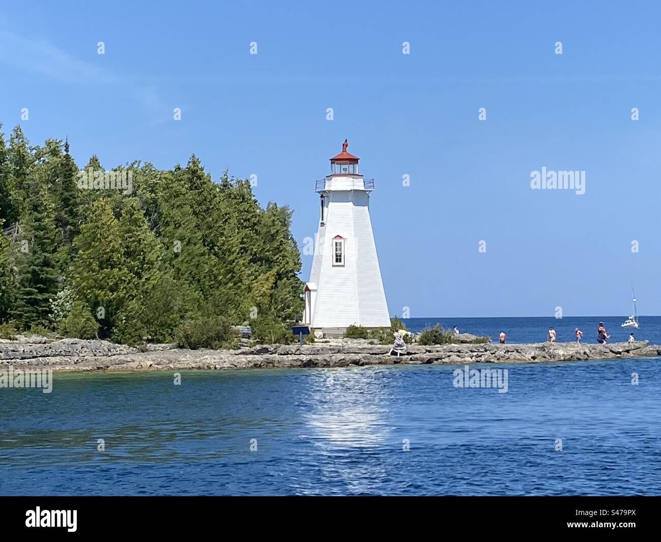 Der Leuchtturm mit großer Badewanne in Tobermory - Smartphone-aufgenommenes Stockfoto