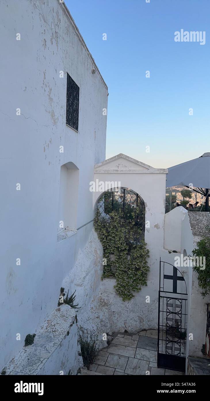 Weiße Wände des Mount Lycabettus Λυκαβηττός, Athen Griechenland Stockfoto