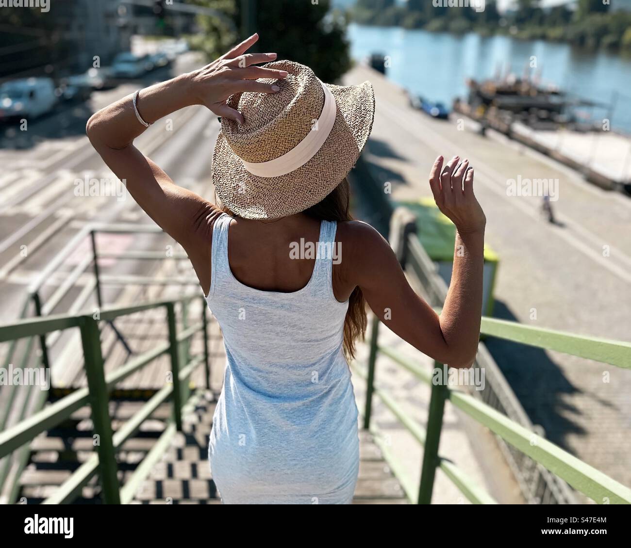 Sommerurlaub in der Stadt - Smartphone-aufgenommenes Stockfoto