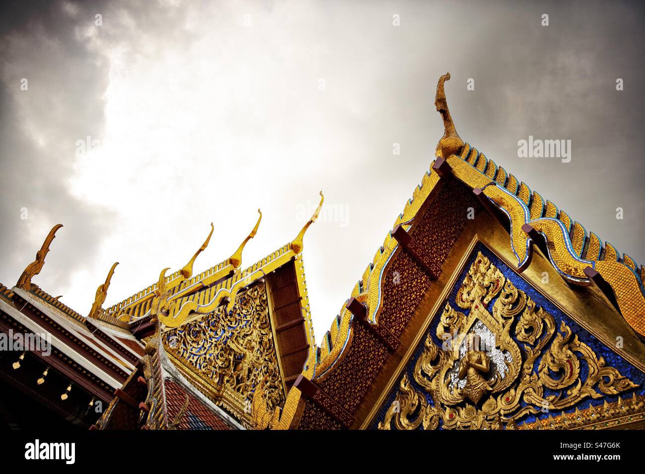 Wat Phra Kaew - Tempke des Smaragdbuddhas in Bangkok, Thailand - Smartphone-aufgenommenes Stockfoto