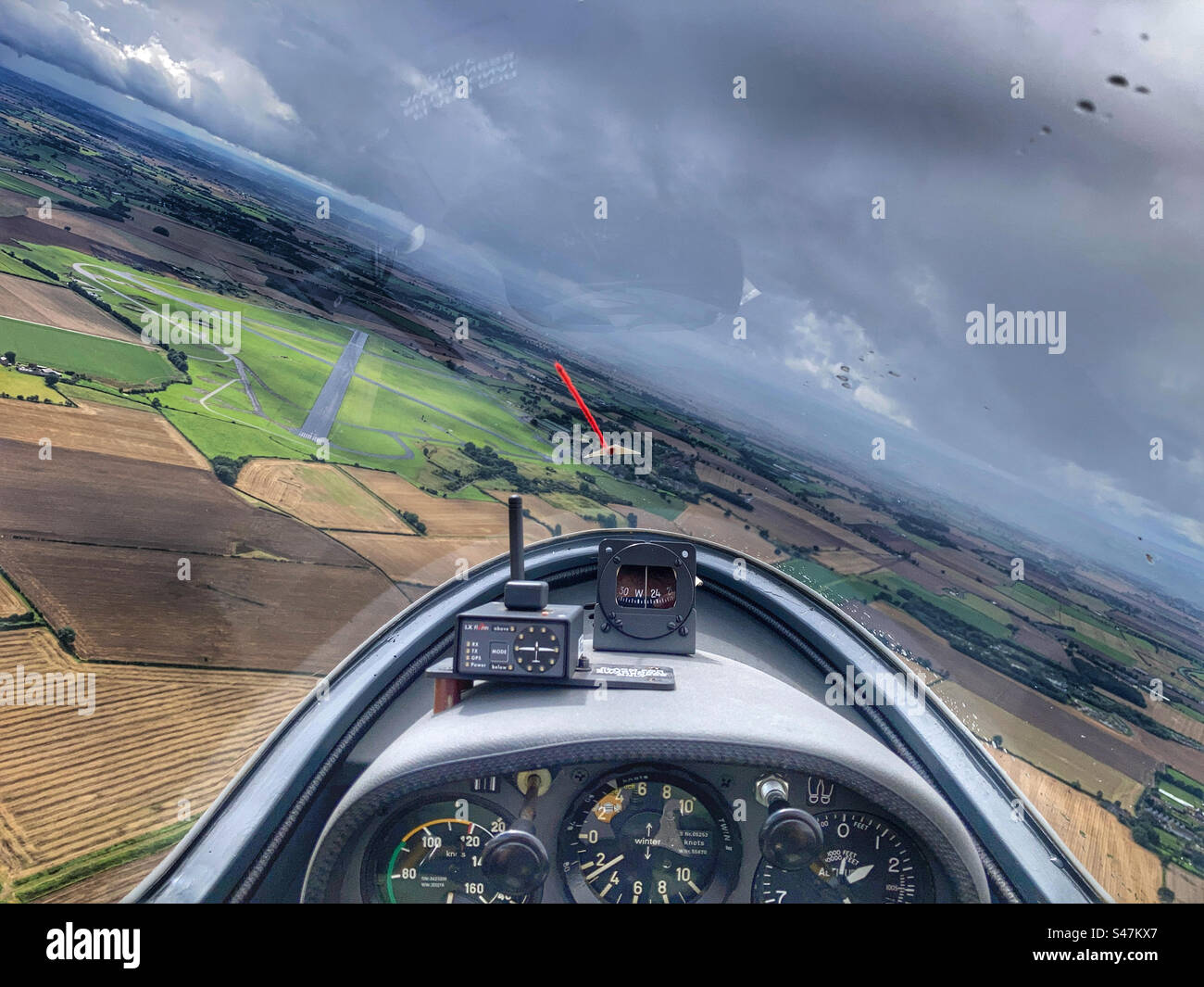 Blick von einem Segelflugzeug-Cockpit Stockfoto