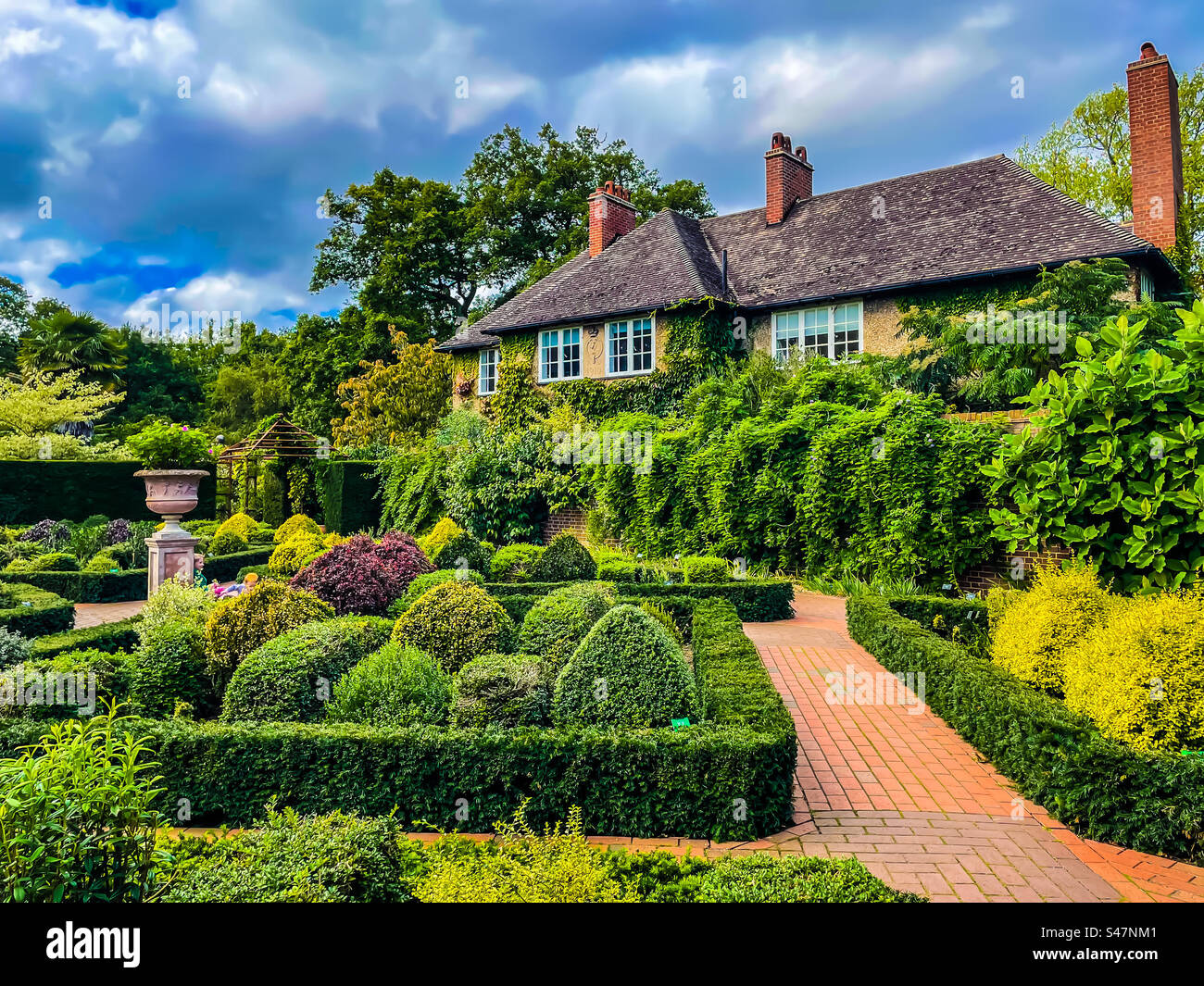 Ummauerter Garten & Cottage, Wisley Gardens Stockfoto