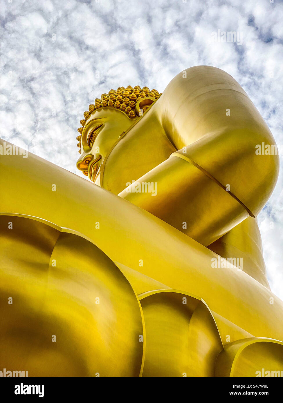 Riesige Buddha-Statue - Smartphone-aufgenommenes Stockfoto