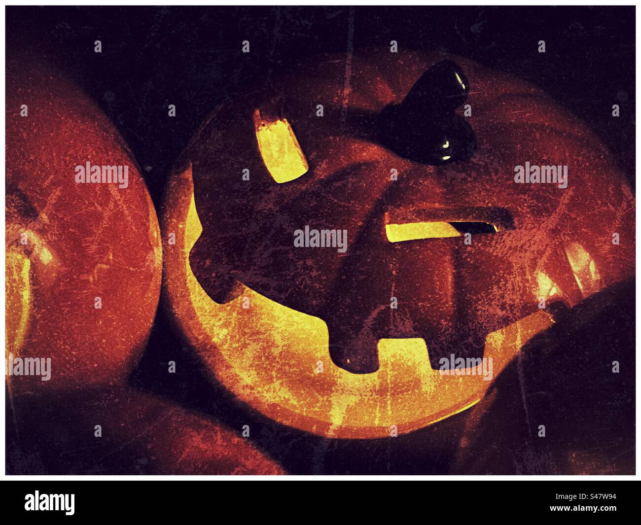 Beleuchtete halloween-Kürbisse - Smartphone-aufgenommenes Stockfoto