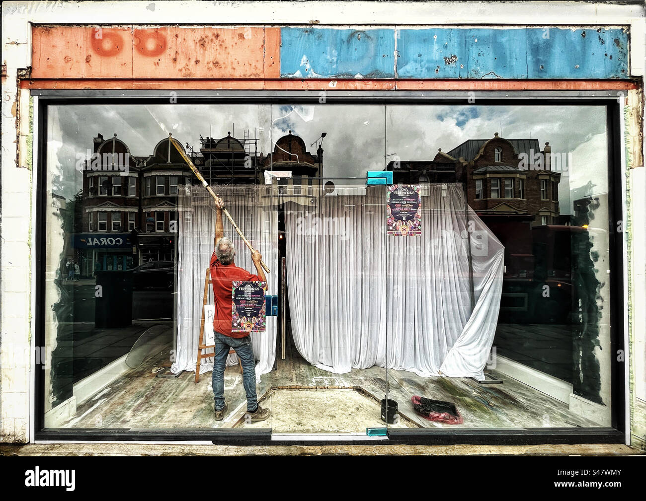 Die Ladenfront wechseln, Finchley, London - Smartphone-aufgenommenes Stockfoto