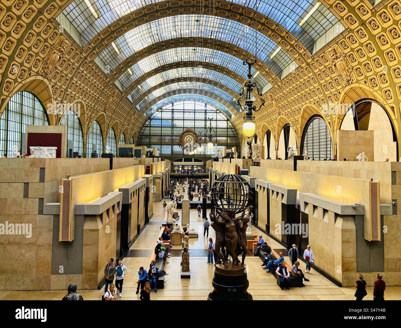 Im Musée d’orsay in Paris Frankreich befindet sich ein alter Bahnhof, der in ein Kunstmuseum umgewandelt wurde Stockfoto