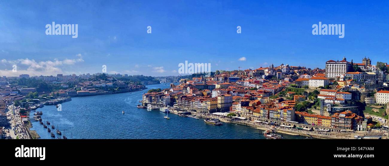 Panoramablick auf Porto und den Fluss Douro - Smartphone-aufgenommenes Stockfoto