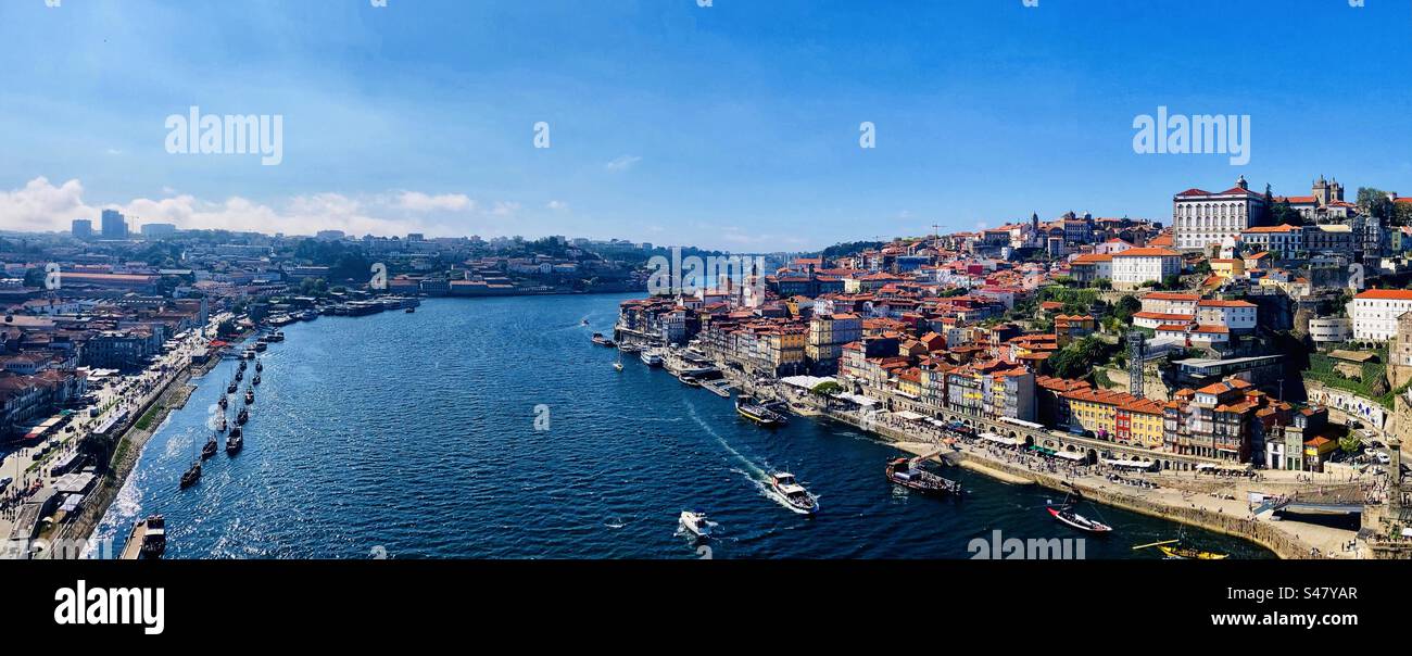 Panoramablick auf Porto und den Fluss Douro - Smartphone-aufgenommenes Stockfoto