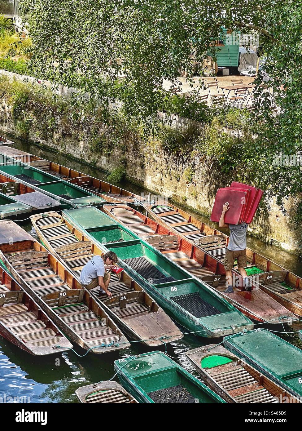 Vorbereitung auf die Tourismussaison Magdalen Bridge Oxford Stockfoto