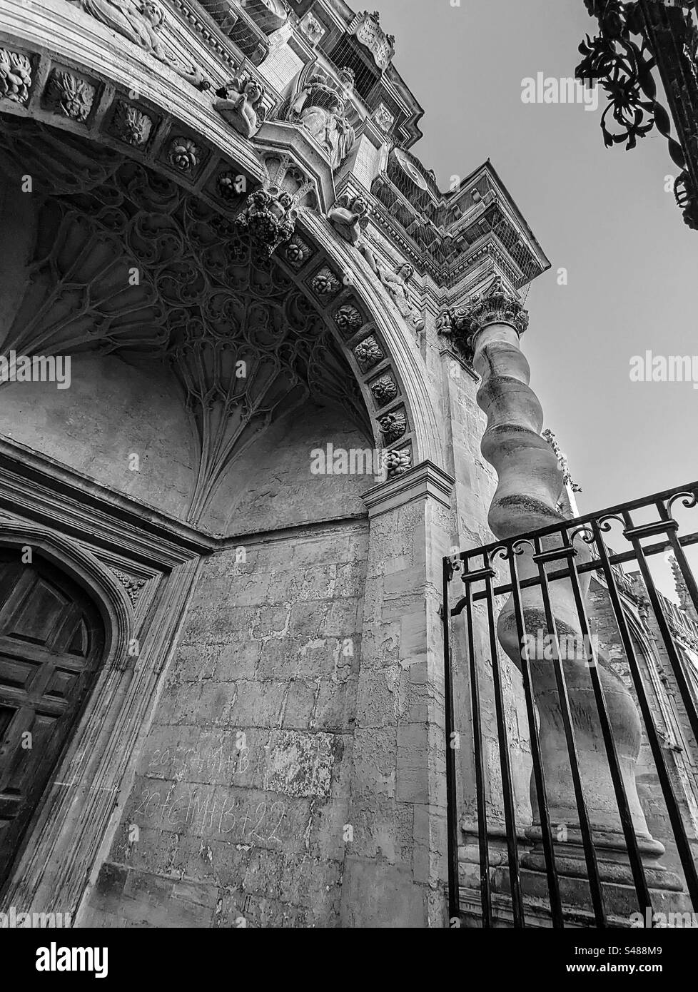 Veranda der St. Mary’s Church High Street Oxford UK mit Gerstenzuckersäulen Stockfoto