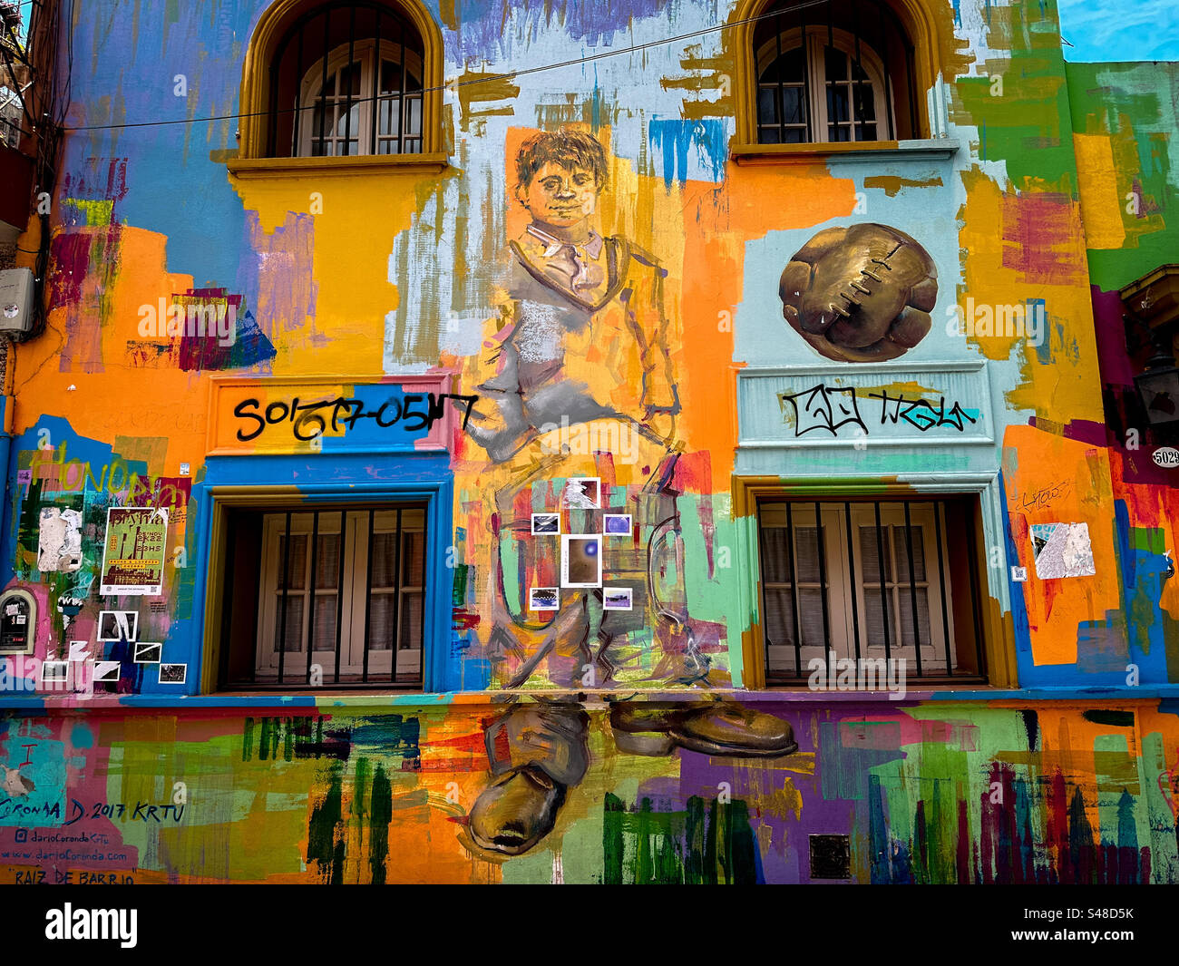 Farbenfrohe Wandgemälde im kunstvollen Viertel Palermo Viejo, einem der ältesten Viertel Palermos, gespickt mit schicken Geschäften und trendigen Restaurants. Buenos Aires, Argentinien Stockfoto