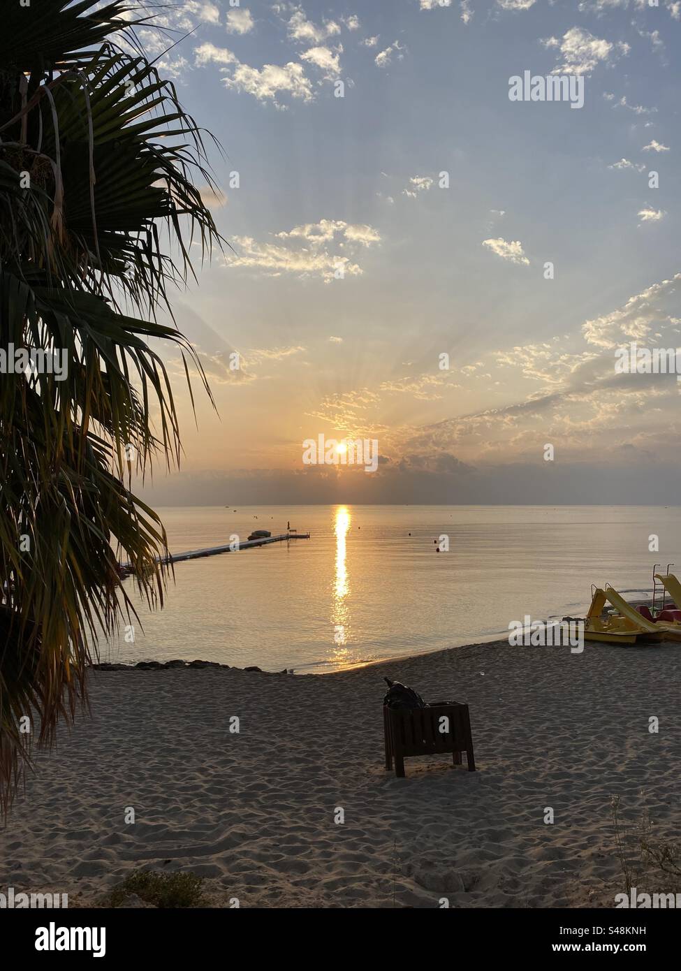 Sonnenaufgang am Strand von Protaras, Feigenbaumbucht, Zypern Stockfoto