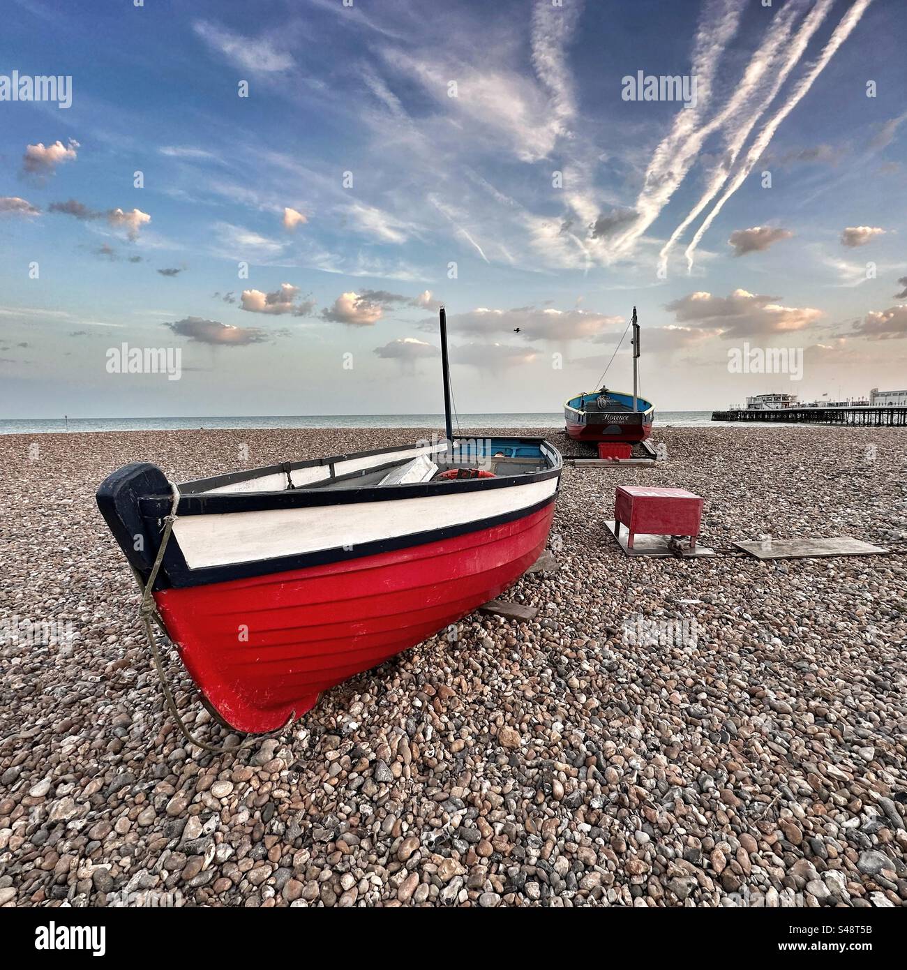 Boote Am Worthing Beach Stockfoto