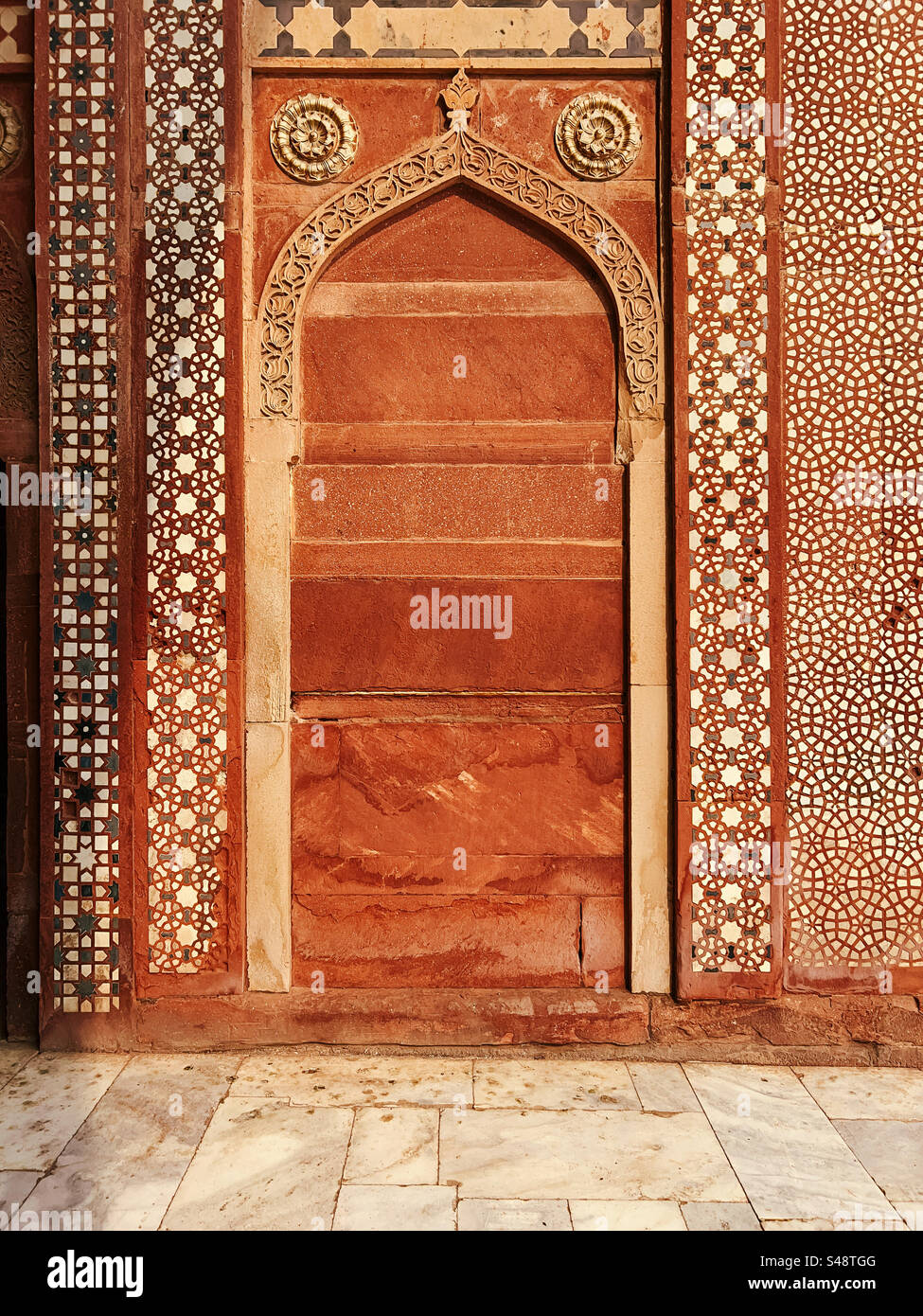 Architektur- und Designdetails in der Fatehpur Sikri Moschee in Indien Stockfoto