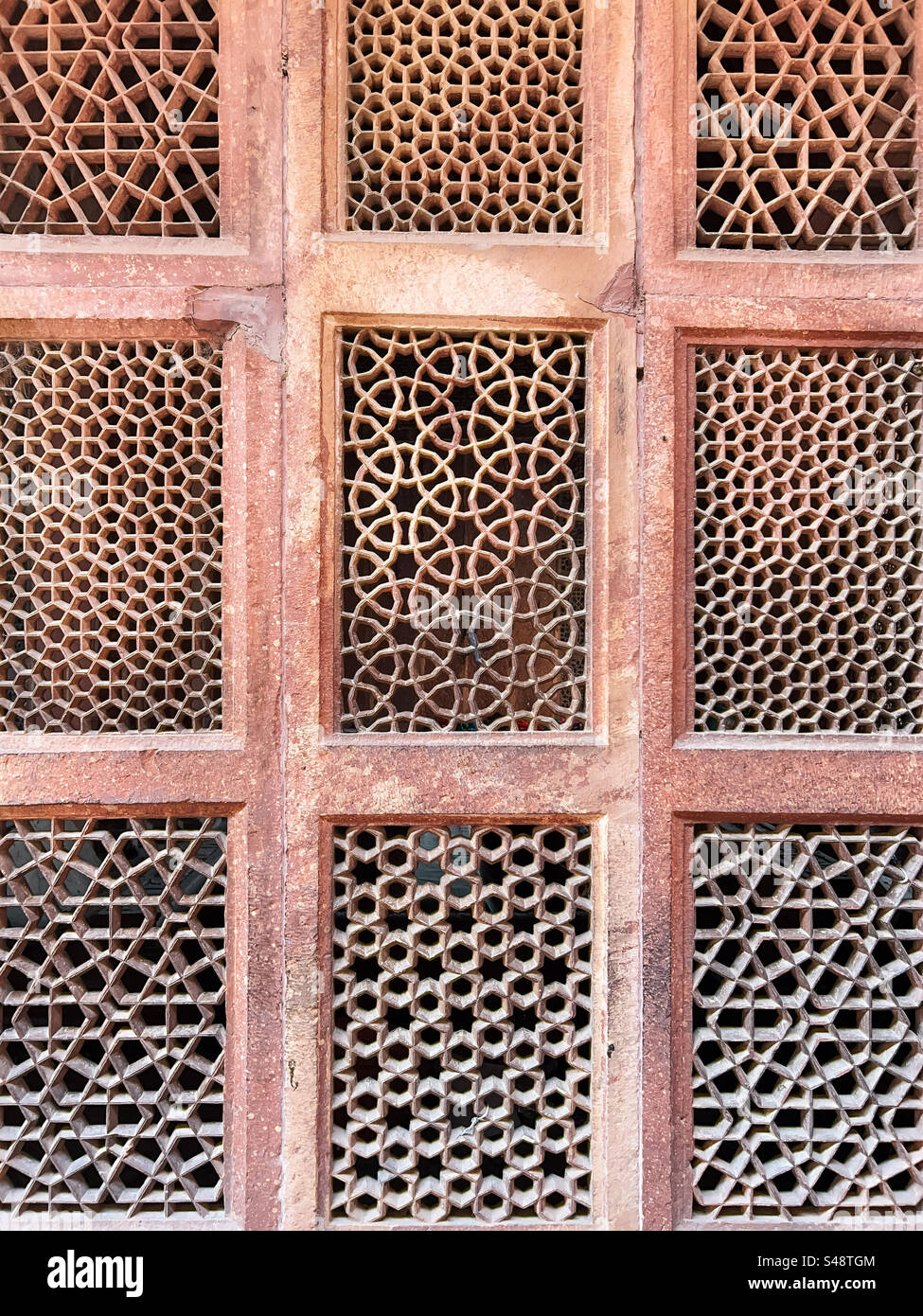 Architektur- und Designdetails in der Fatehpur Sikri Moschee in Indien Stockfoto