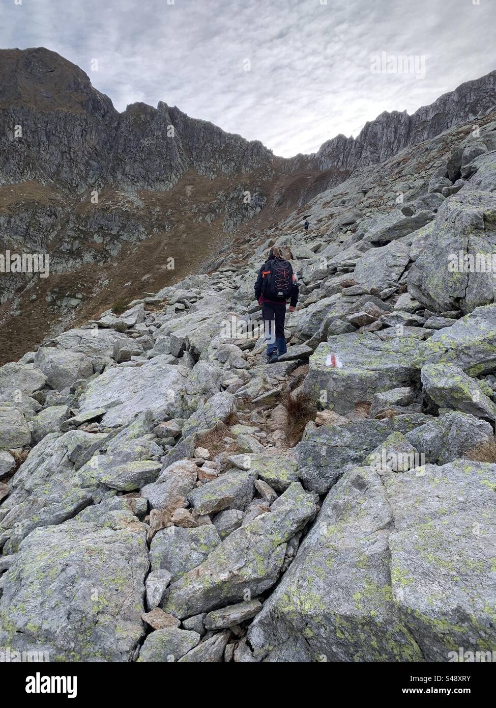 Salita dal Lago del Diavolo verso il Passo Selletta. Stockfoto