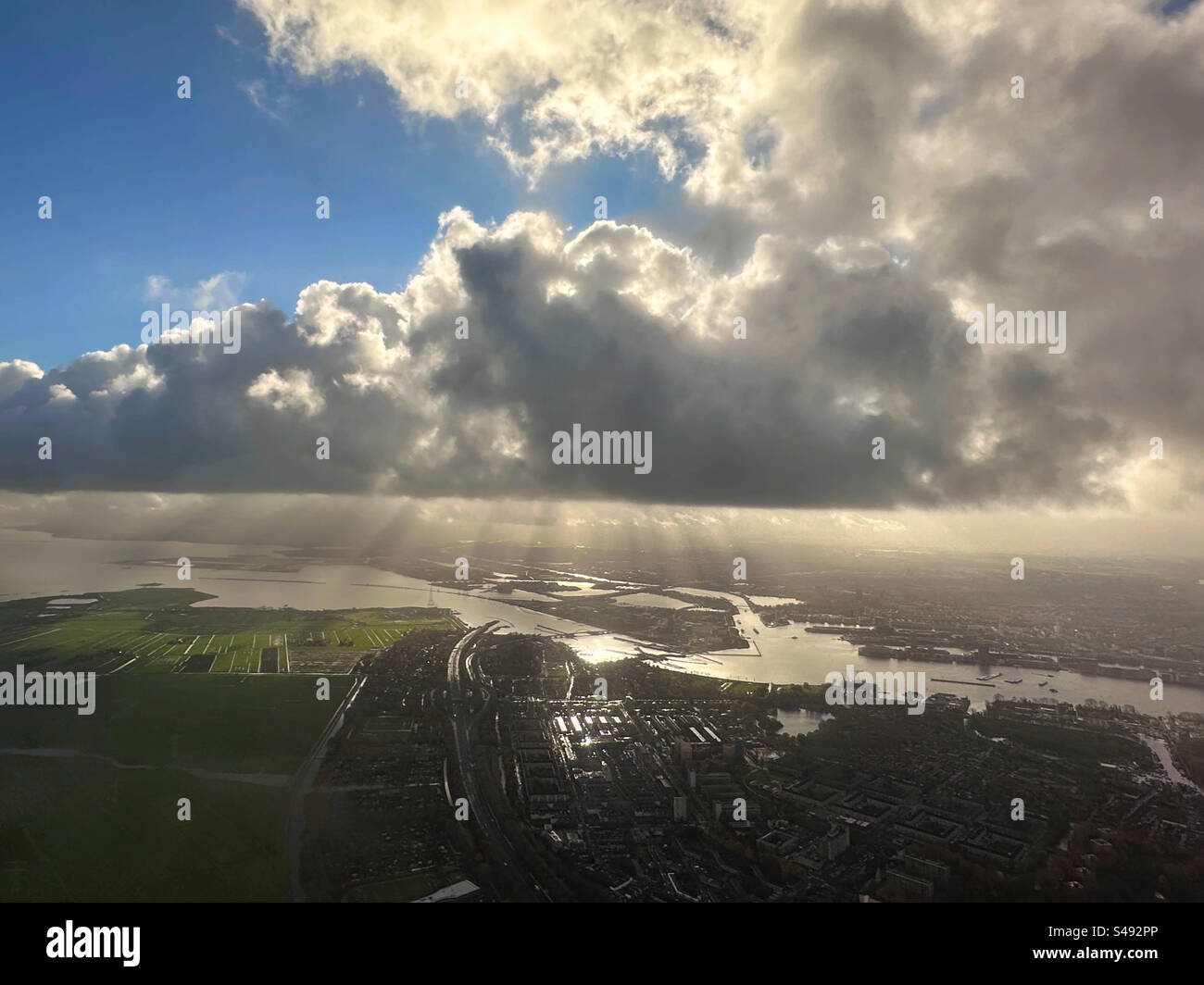 Zunderdorp, Amsterdam, die Niederlande aus der Luft - Smartphone-aufgenommenes Stockfoto