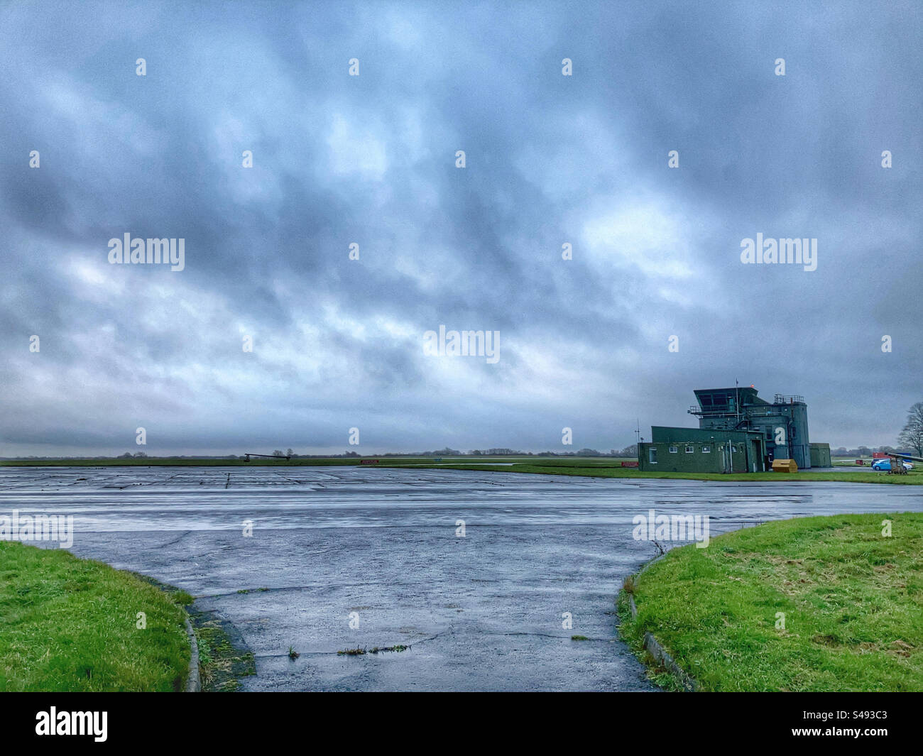 Flugsicherungsturm bei RAF Topcliffe North Yorkshire - Smartphone-aufgenommenes Stockfoto Flugsicherungsturm bei RAF Topcliffe North Yorkshire - Smartphone-aufgenommenes Stockfoto