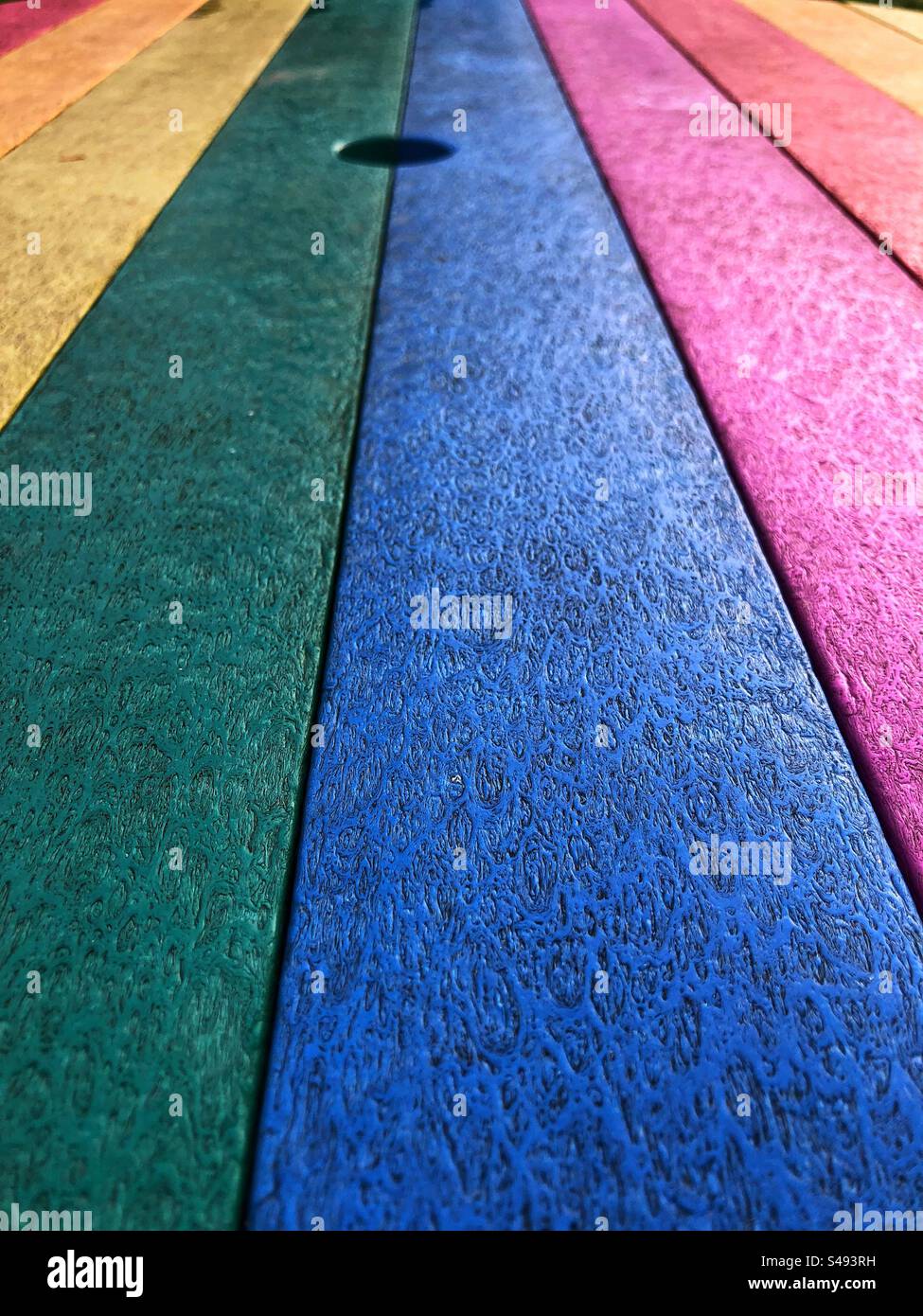 Tischplatte für den Außenbereich mit mehrfarbiger Oberfläche Stockfoto