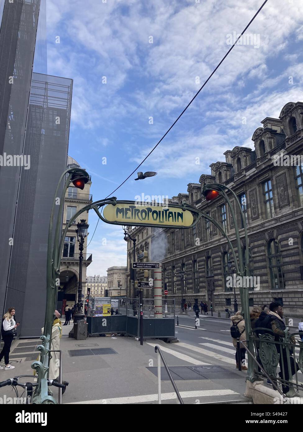 Ein Februarnachmittag in der Rue de Rivoli in Paris, Frankreich Stockfoto