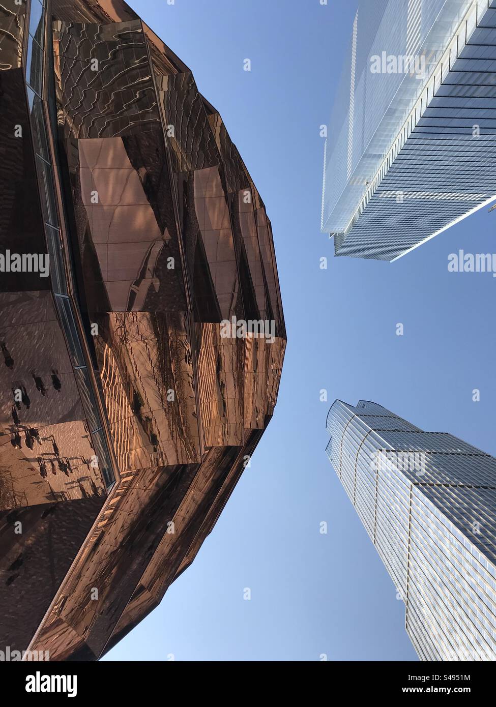 NYC | Hudson Yards - aus Sicht von unten auf das Schiff, 30 Hudson Yards & 35 Hudson Yards Stockfoto