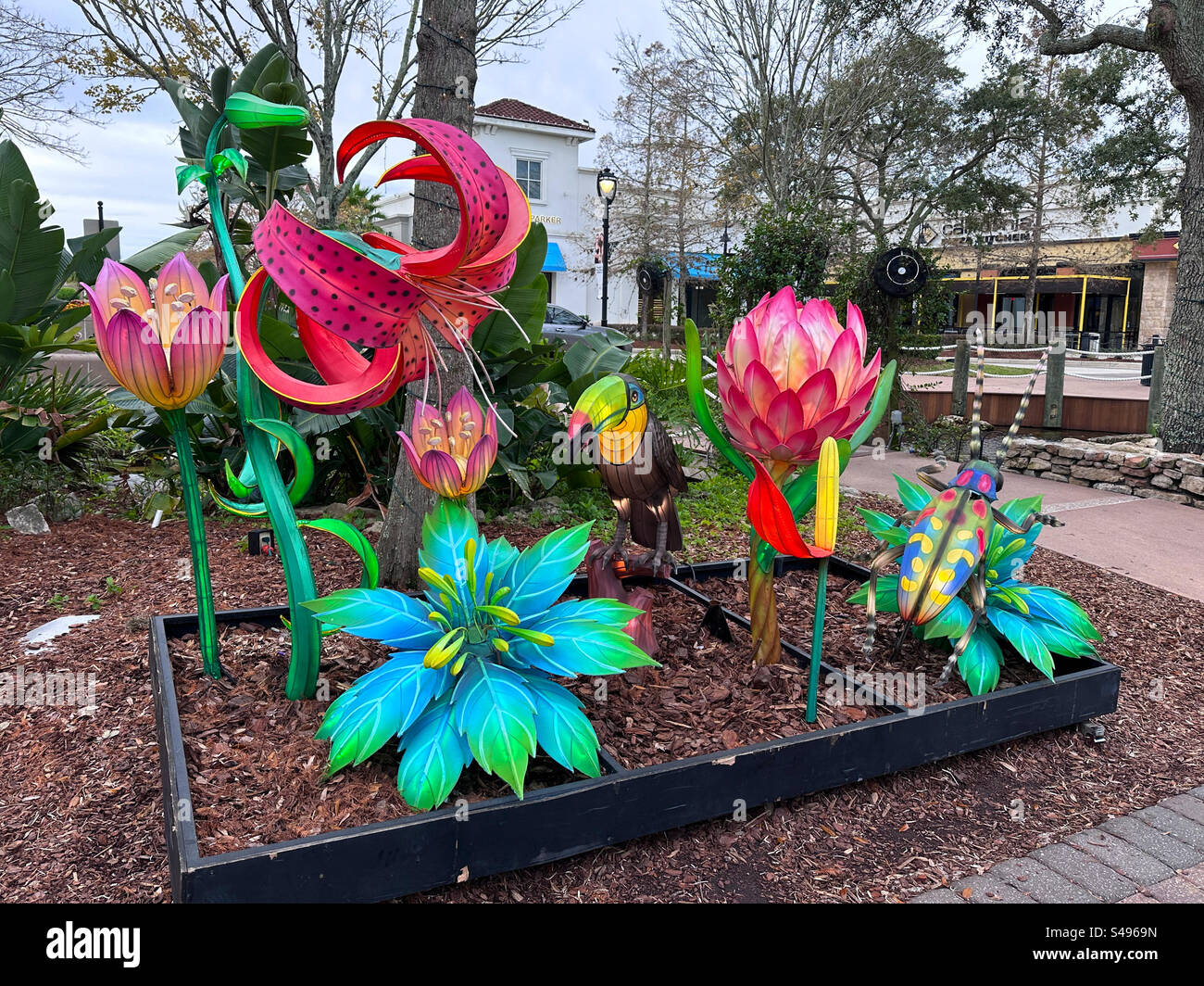 Eine Ausstellung in St. John’s Town Center, Jacksonville, Florida, Werbung für die „Farben der Wildnis“ im Jacksonville Zoo bis zum 18. Februar 2024. Stockfoto