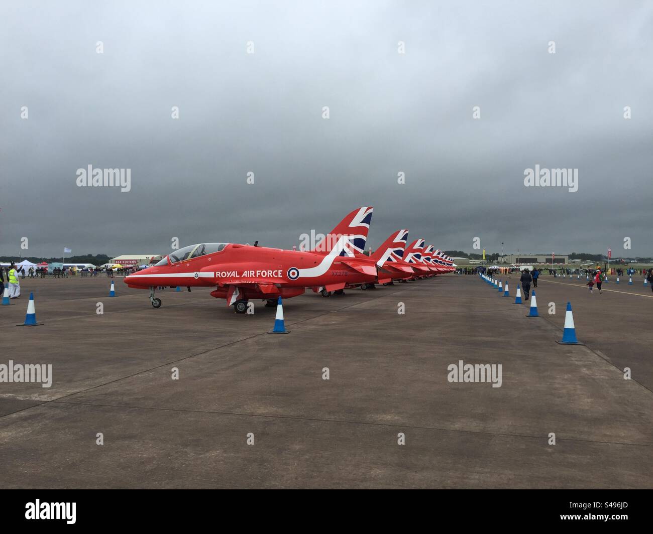 Die Flugzeuge der RAF Red Arrows standen auf der Fairford Air Show in England. Stockfoto